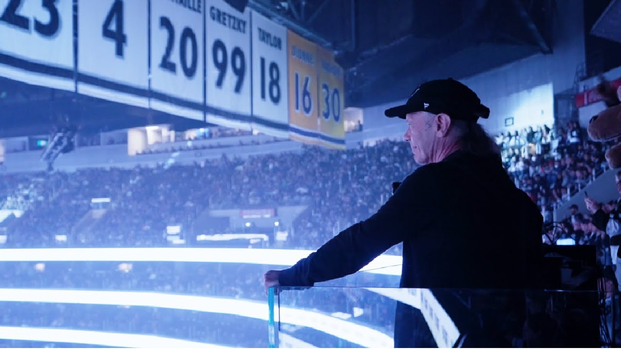 Bruce sings the US National Anthem - Los Angeles Kings - YouTube