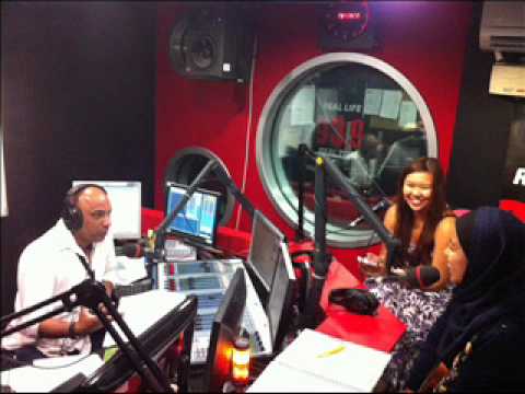 THE LOUNGE - MICHELLE TEH & MALAYSIAN UKELELE GROUP, CHURP OUT 2012 (05/10/2012)