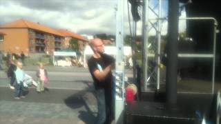 Thomas Sandberg exploring the stage in Hadsten Improv