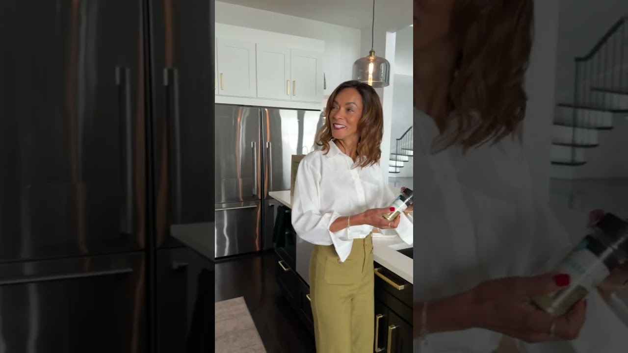 Nina exposes to Domini that her mother put her in Mike's house while the assistant calls it quits!