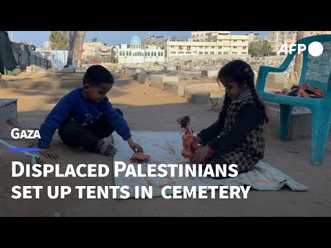 Displaced Palestinians set up tents in central Gaza cemetery | AFP