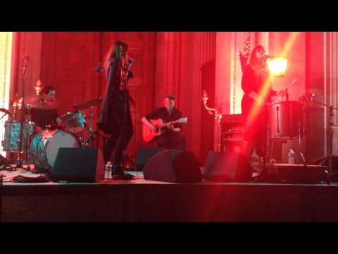 "River In The Road + Feel Good Hit Of The Summer", Uncovered QOTSA - Paris, Mai 2014