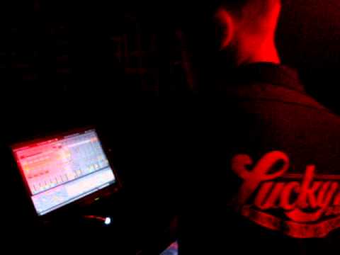 110917 01.26.46 - Mentalic - Mainfloor