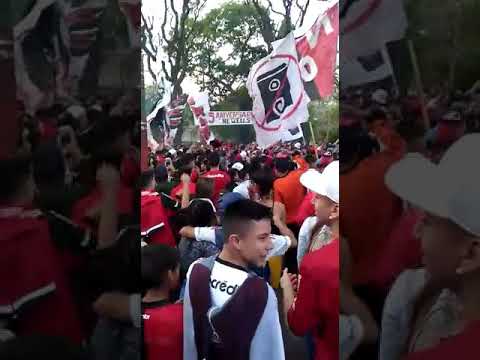 "El Banderazo de la hinchada de Newell's antes del clásico (1era. Parte)" Barra: La Hinchada Más Popular • Club: Newell's Old Boys • País: Argentina