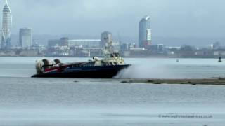Hampshire Police chase wanted suspect in a hovercraft...