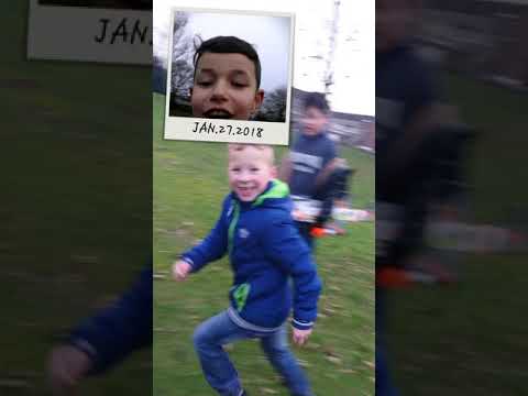 Ik en ata gaan voetballen en beetje ruzie :)