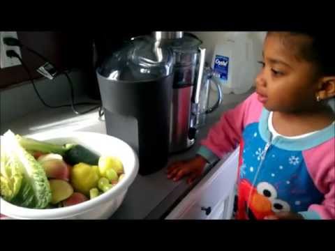 Baby Naturelle - Making Green Juice