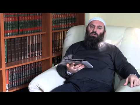 Mundohem ti drejtoj saffet duke i bashkuar këmbët por - Hoxhë Bekir Halimi