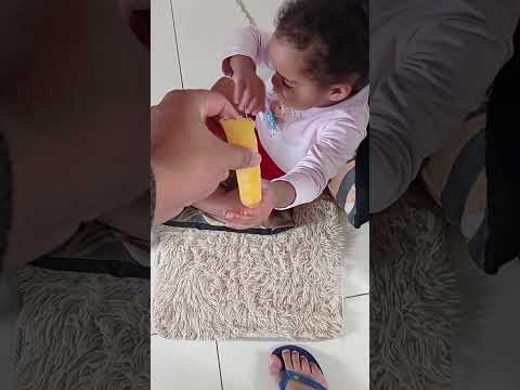 Comendo ice cream 🍨🍦 Maria Fernanda criança de 3 anos