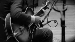 Paul McCartney - The Christmas Song (Chestnuts Roasting On An Open Fire)