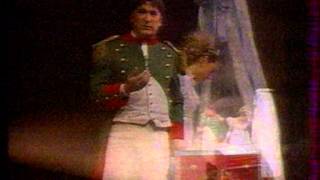 Petit bonhomme Music Video