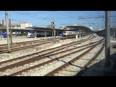 Partenza dalla stazione di Venezia Santa Lucia su treno Frecciarossa.