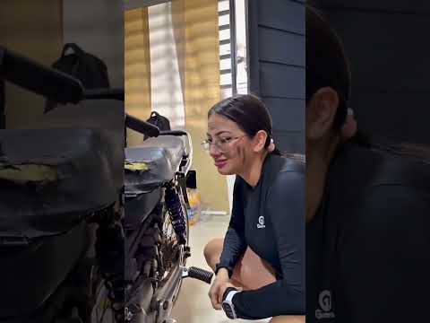 Mi marido no cree que yo le arreglo la moto #humor #comedia