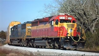 preview picture of video 'FEC & CSX Locomotives Pulling Autoracks Together On West Coast'