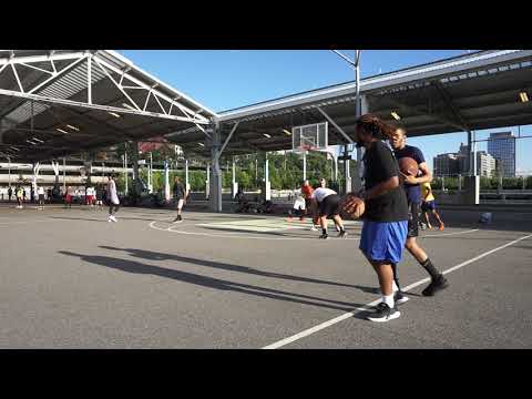 image-Does Chelsea Piers have tennis courts?