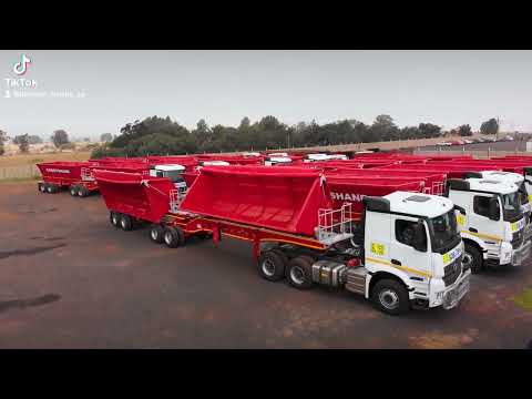 what can pull a side tipper better than a #mercedesbenz truck#sidetipper #daimler