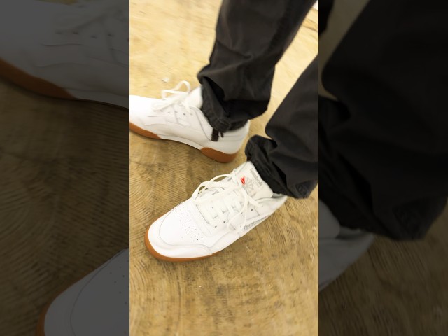 Vídeo relacionado con Reebok Workout Plus, Zapatillas Hombre, FTWR White/FTWR White/Classic Cobalt, 40.5 EU