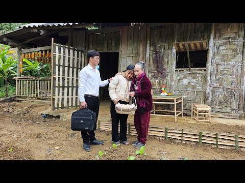kind CEO and his grandmother visited and helped a homeless single mother at an abandoned old house.