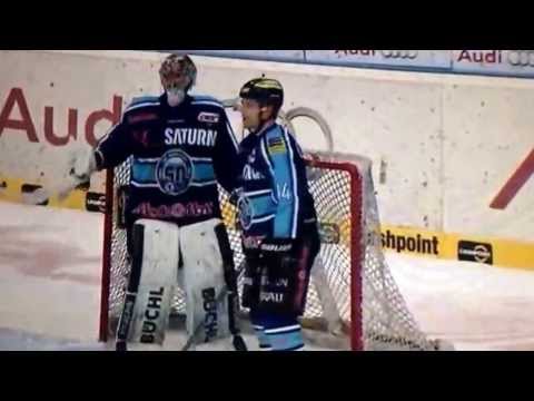 Pielmeier denkt es wäre Pause. TOR!!! DEL. ERC Ingolstadt vs. Adler Mannheim 04.10.2013