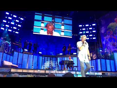 Tommy Nilsson (Diggiloo 2018) hyllar Lill-Babs - Motala 11 augusti 2018.