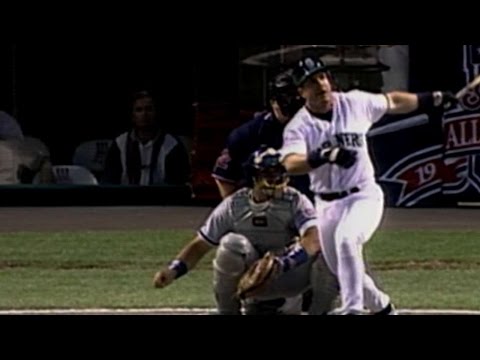 Edgar Martinez's homer gives AL 1-0 lead