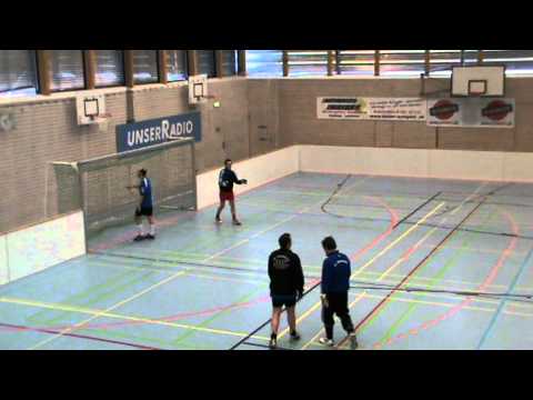 Halbfinale Elternturnier Elfmeterschießen zwischen Promiteam und D2 Eltern