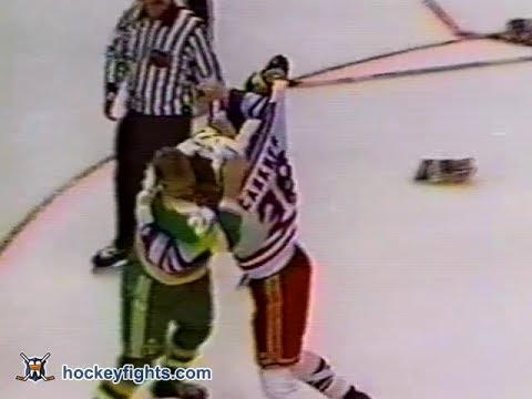 Willi Plett vs Terry Carkner