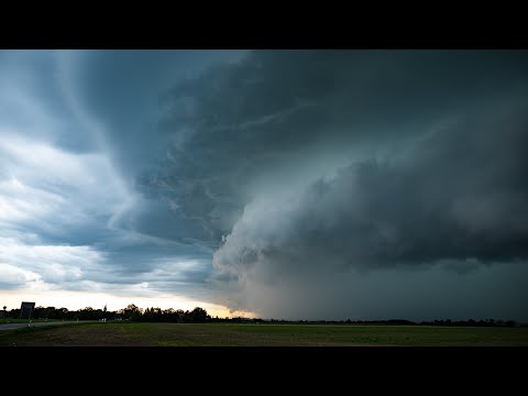 SCHWERE GEWITTERFRONT mit DOWNBURST bei Leipzig 25.08.2023