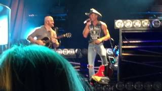 Tim McGraw- Last Dollar (Fly Away) live in Spokane
