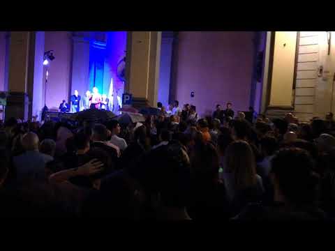 Le folle di Senesi acclamano il futuro Sindaco Avvocato Luigi De Mossi