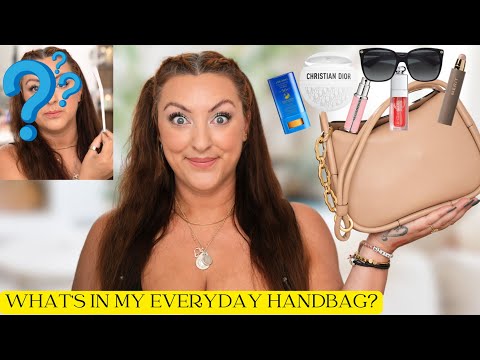 WHAT’S IN MY EVERYDAY HANDBAG | Realistic Mum Version!