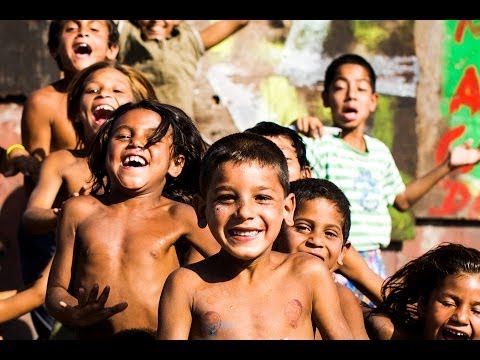 Rómska osada Veľká Ida a "Športové múry 2013"/ "The Walls of Sports" in Velka Ida ( by Tomas Rafa )