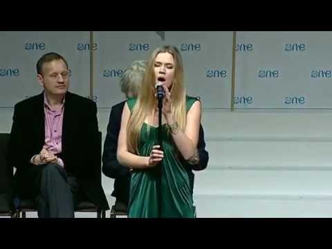 Joss Stone - "Newborn" na convenção "One Young World" (18/10/12)
