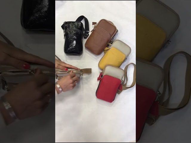 Vídeo relacionado con Aucuu Bolso Bandolera Mujer, Bolsos de Hombro Pequeños, Mini Bolso de Cuero PU con Cadena, Crossbody Bag Hobo, Embague Noche Elegante Clutch Messenger, para Regalo de Cumpleaños y Aniversario-Negro
