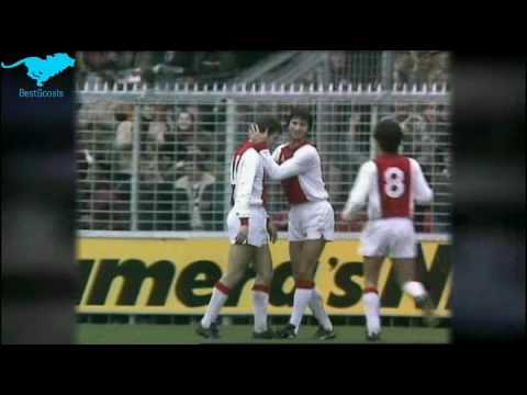 Johan Cruyff in AJAX Vs Haarlem on 16/12/1981