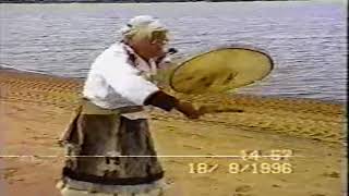 Имитация шаманского камлания. Бубен