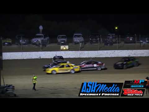 Modified Sedans: Murphy and Bunton Crash - Blue Ribbon Raceway