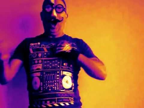 ROB8 : Human Robot interactive/actor/singer/dancer (Roberto Nucci)