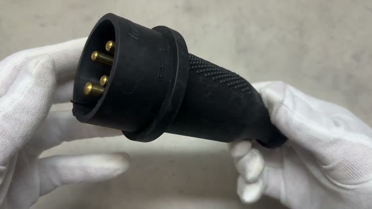 Силовая вилка переносная LEZARD IP44 3P+E 32А 380V Каучук 332-0100-0201