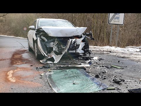 U Dobříše se čelně střetla dvě auta, jeden zraněný