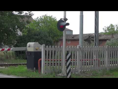 Passaggio a livello di via Fiume Vecchio in HD - Molinella (BO) / Level Crossing / železniški prehod