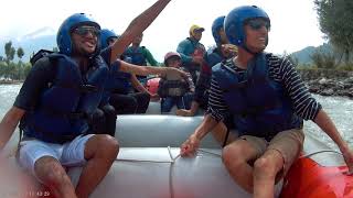 preview picture of video 'Leh Trip - River Rafting on the way to Sonmarg (Sindh River)'