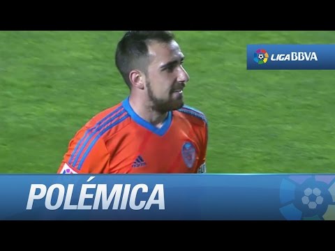 Gol anulado por fuera de juego de Alcácer