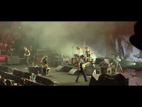 Rage Against the Machine - Killing in the Name - Toronto - July 23rd, 2022 - Tom Morello flies!!