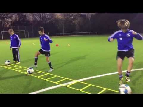 Ballübung in der Koordinationsleiter