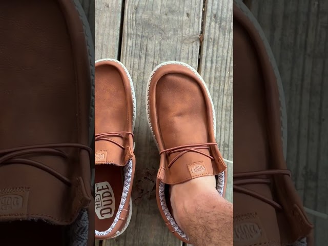 Vídeo relacionado con HEYDUDE - Wally Waxed Casual para Hombre - Zapatos Casuales sin Cordones - Estilo mocasín, marrón, 45