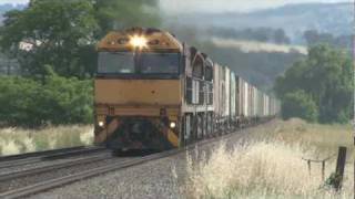 preview picture of video 'Fast Freight : 6AB6 at Cootamundra : Australian trains and railroads'