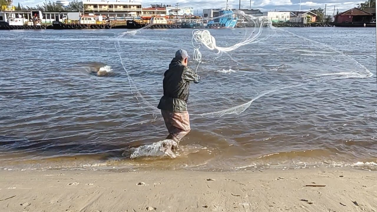 Pesca de tarrafas, 09-08-24, Barra de Tramandaí, RS. #pescadetarrafas #netfishing #pescarias #fish