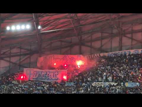 OM ANGERS 29/10/2025 : voiles géantes et fumigènes à l'entrée des joueurs 