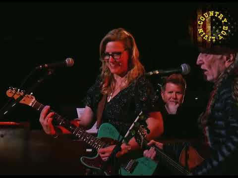 Willie Nelson with Susan Tedeschi and Derek Trucks - City of New Orleans (from American Outlaw 2019)